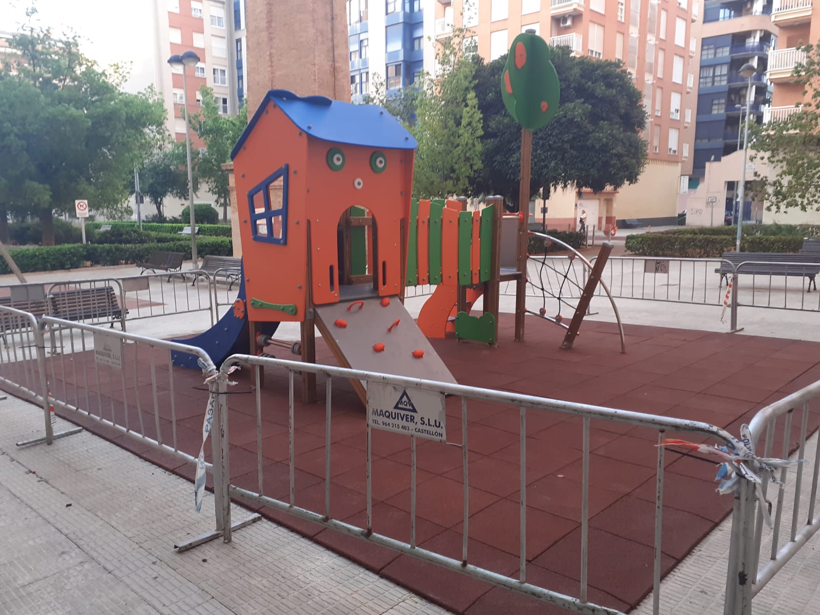 Parque infantil en construcción